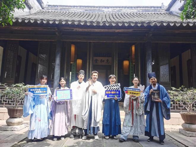 太燃！白天逛摊听民谣入夜追萤火蹦迪开元ky棋牌“五一”苏州太湖东山(图7)