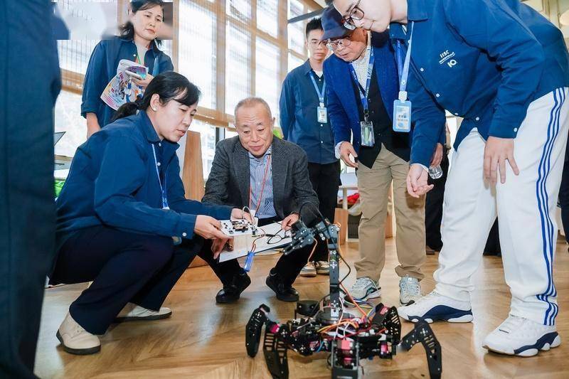 “透视”这场创新大赛把“未来”搬进现实ky开元棋牌剧本杀不用搭场景、行车可(图3) “透视”这场创新大赛把“未来”搬进现实ky开元棋牌剧本杀不用搭场景、行车可(图3)